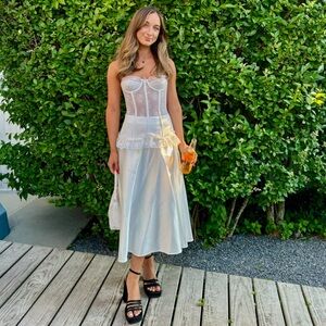 Babaton Satin Skirt - Light Birch (white)